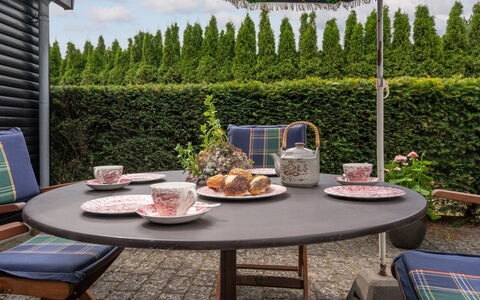 Siem - 650M from the Sea: Mobilia, Mobili Da Esterno, Tavolo, Tavolo Esterno, Sedia, Giardino, Cucina & Sala Da Pranzo Tavolo, Vaso Di Fiori, Tavolino Da Caffè, Terrazza