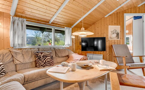 Eeva - 900M from the Sea: Appartamento, Shade, Balcone, Sedia, Recinzione, Mobili Da Esterno, Alluminio, Erba Sintetica