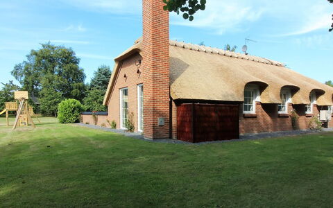 Erra - 250M from the Sea: Legna, Casa, Villetta, Casa, Tetto, Area Rurale, Raccordo, Log Cabin, Edifici Giardino, Latifoglie