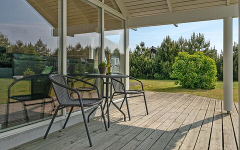 Bolli - 1.1Km from the Sea: Tetto, Casa, Porta, Villetta, Shade, Raccordo, Cortile, Estate, Backyard