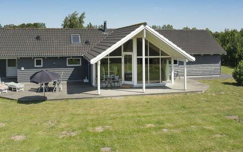 Bolli - 1.1Km from the Sea: Tetto, Casa, Porta, Villetta, Shade, Raccordo, Cortile, Estate, Backyard