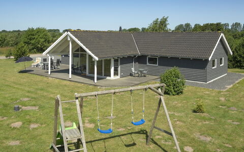 Bolli - 1.1Km from the Sea: Tetto, Casa, Porta, Villetta, Shade, Raccordo, Cortile, Estate, Backyard