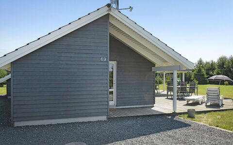 Bolli - 1.1Km from the Sea: Tetto, Casa, Porta, Villetta, Shade, Raccordo, Cortile, Estate, Backyard