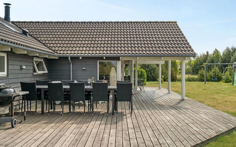Bolli - 1.1Km from the Sea: Tetto, Casa, Porta, Villetta, Shade, Raccordo, Cortile, Estate, Backyard