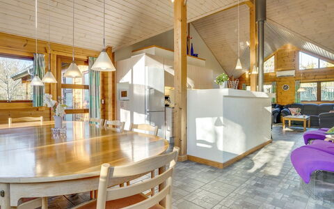 Dora - 180M from the Sea: Zona Residenziale, Tetto, Sobborgo, Driveway, Estate, Camino