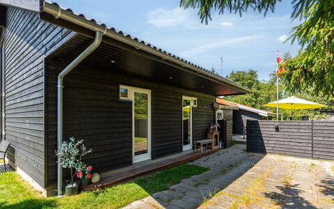 Gabi - 700M from the Sea: Erba, Arbusto, Casa, Giardino, Casa, Villetta, Lotto, Prato, Groundcover
