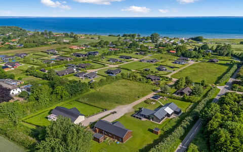 Gojana - 400M from the Sea: Tetto, Casa, Villetta, Raccordo, Shade, Agriturismo, Estate, Driveway, Edifici Giardino, Cortile