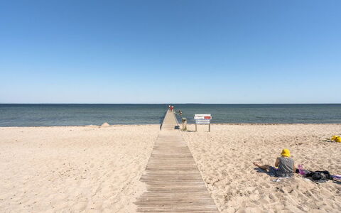 Gojana - 400M from the Sea: Arbusto, Urban Design, Groundcover, Brick, Appartamento, Estate, Muratura, Balcone, Landscaping