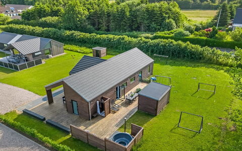 Gojana - 400M from the Sea: Arbusto, Urban Design, Groundcover, Brick, Appartamento, Estate, Muratura, Balcone, Landscaping