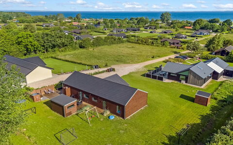 Gojana - 400M from the Sea: Arbusto, Urban Design, Groundcover, Brick, Appartamento, Estate, Muratura, Balcone, Landscaping