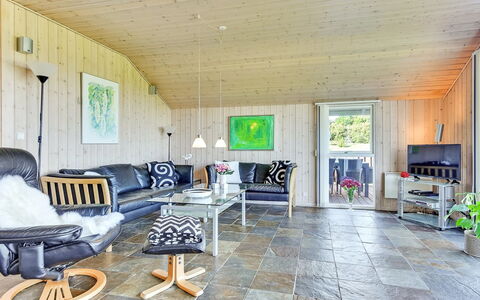 Alexis - 250M from the Sea: Legna, Mobilia, Soggiorno, Casa, Divano, Villetta, Soffitto, Sedia, Latifoglie