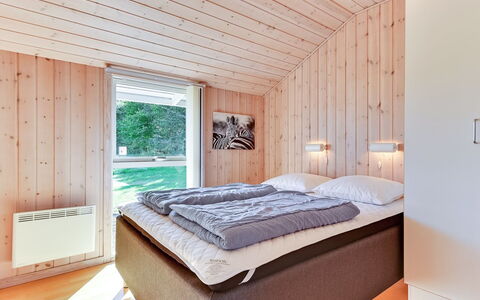 Alexis - 250M from the Sea: Legna, Interior Design, Soffitto, Camera Da Letto, Camera, Latifoglie, Color Legno, Letto, Telaio Del Letto, Bedding