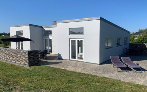 Hvenild - 800M from the Sea: Tetto, Casa, Casa, Villetta, Raccordo, Estate, Driveway, Edifici Giardino, Cortile, Capannone