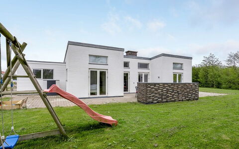 Hvenild - 800M from the Sea: Tetto, Casa, Casa, Villetta, Raccordo, Estate, Driveway, Edifici Giardino, Cortile, Capannone