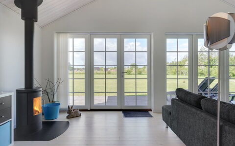 Hathulf - 700M from the Sea: Pavimentazione, Pavimento, Legna, Pavimento In Legno, Interior Design, Casa, Mobilia, Soggiorno, Pavimento Laminato, Porta