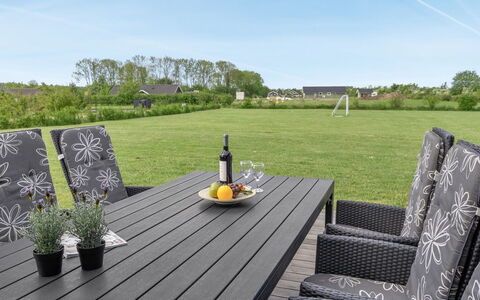 Hathulf - 700M from the Sea: Mobilia, Mobili Da Esterno, Tavolo Esterno, Latifoglie, Giardino, Sedia, Plank, Terrazza, Color Legno, Shade
