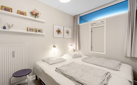 Raimo - 50M from the Sea: Letto, Camera Da Letto, Interior Design, Parete, Pavimento, Bedding, Lenzuolo, Mobilia, Soffitto, Pavimentazione