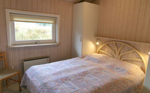 Aasa - 200M from the Sea: Camera Da Letto, Legna, Letto, Pavimento, Lenzuolo, Soffitto, Interior Design, Pavimentazione, Bedding, Telaio Del Letto