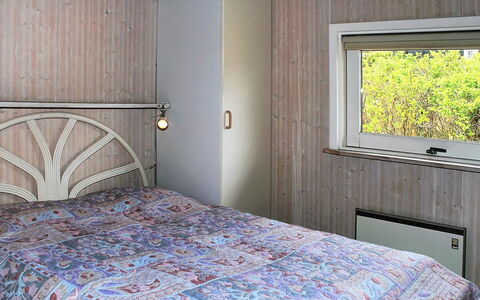 Aasa - 200M from the Sea: Camera Da Letto, Letto, Legna, Interior Design, Lenzuolo, Soffitto, Pavimento, Bedding, Pavimentazione, Camera