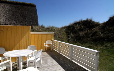 Esa - 500M from the Sea: Arbusto, Urban Design, Groundcover, Brick, Appartamento, Estate, Muratura, Balcone, Landscaping