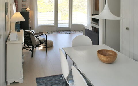 Esa - 500M from the Sea: Arbusto, Urban Design, Groundcover, Brick, Appartamento, Estate, Muratura, Balcone, Landscaping
