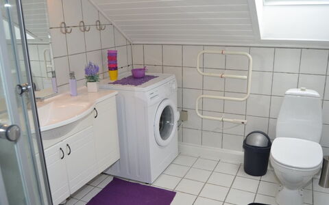Svava - 2.3Km from the Sea: Idraulico Fixture, Pavimentazione, Interior Design, Pavimento, Bagno, Idraulico, Camera, Rubinetto, Piastrella, Lavello