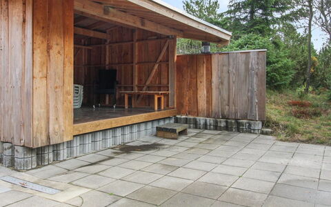 Maaria - 600M from the Sea: Arbusto, Urban Design, Groundcover, Brick, Appartamento, Estate, Muratura, Balcone, Landscaping