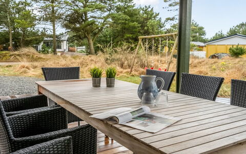 Birgita - 700M from the Sea: Arbusto, Urban Design, Groundcover, Brick, Appartamento, Estate, Muratura, Balcone, Landscaping