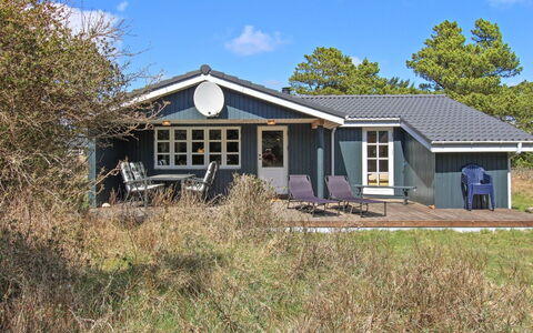 Marja - 1.3Km from the Sea: Legna, Tetto, Architettura, Casa, Casa, Villetta, Raccordo, Latifoglie, Pendenza, Estate