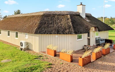 Annalise - 1Km from the Sea