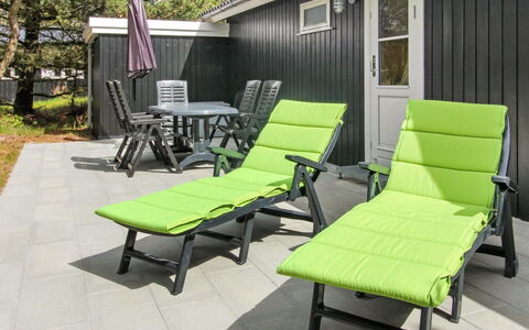 Dika - 1Km from the Sea: Mobili Da Esterno, Giardino, Sedia, Design, Latifoglie, Panchina, Plank, Bracciolo, Lettino, Backyard