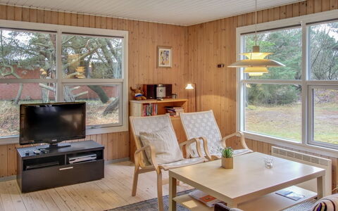 Dika - 1Km from the Sea: Mobilia, Interior Design, Pavimentazione, Pavimento, Legna, Soffitto, Camera, Sedia, Pavimento In Legno, Tavolo