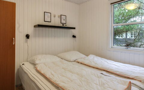 Dika - 1Km from the Sea: Parete, Camera Da Letto, Legna, Letto, Pavimento, Pavimentazione, Lenzuolo, Interior Design, Bedding, Camera
