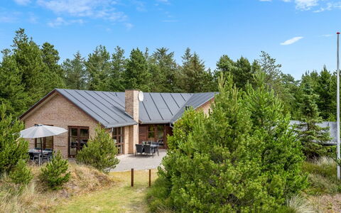 Thormar - 1.5Km from the Sea: Legna, Tetto, Architettura, Casa, Casa, Villetta, Raccordo, Latifoglie, Pendenza, Estate