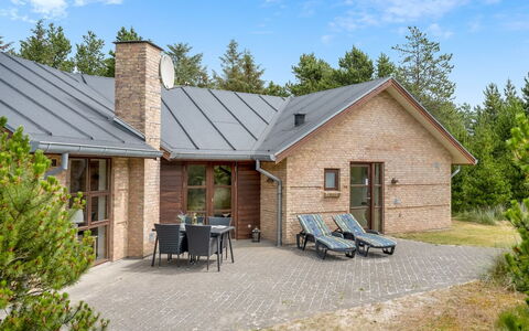 Thormar - 1.5Km from the Sea: Legna, Tetto, Architettura, Casa, Casa, Villetta, Raccordo, Latifoglie, Pendenza, Estate