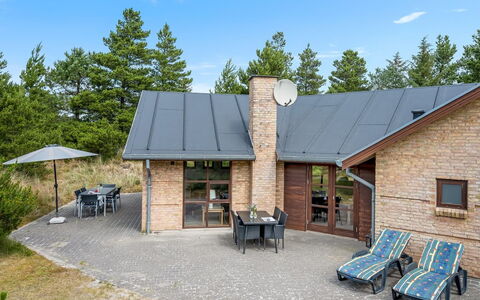 Thormar - 1.5Km from the Sea: Legna, Tetto, Architettura, Casa, Casa, Villetta, Raccordo, Latifoglie, Pendenza, Estate