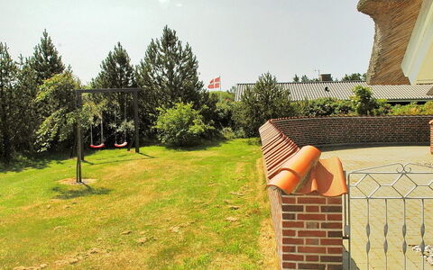 Carolin - 400M from the Sea: Erba, Casa, Tetto, Casa, Villetta, Arbusto, Lotto, Area Rurale, Agriturismo, Groundcover