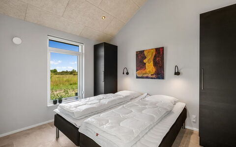 Måns - 500M to the Fjord: Camera Da Letto, Soffitto, Telaio Del Letto, Letto, Bedding, Lenzuolo, Cuscino, Congelamento, Hotel, Illuminazione Diurna