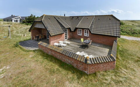 Drea - 250M from the Sea: Arbusto, Urban Design, Groundcover, Brick, Appartamento, Estate, Muratura, Balcone, Landscaping
