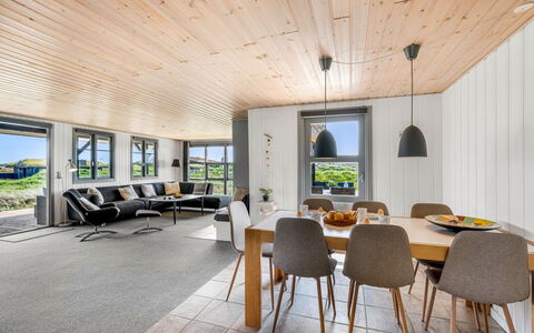 Anetta - 200M from the Sea: Interior Design, Mobilia, Pavimentazione, Legna, Soffitto, Pavimento, Tavolo, Cucina & Sala Da Pranzo Tavolo, Sala Da Pranzo, Pavimento In Legno