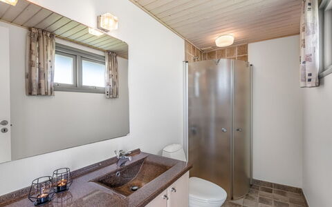 Anetta - 200M from the Sea: Idraulico Fixture, Legna, Pavimentazione, Pavimento, Soffitto, Lavello, Bagno, Interior Design, Lavandino Del Bagno, Rubinetto