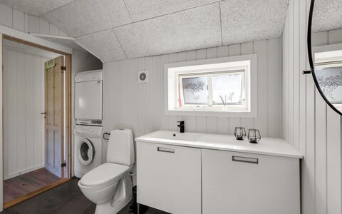 Giesela - 975M from the Sea: Legna, Idraulico Fixture, Pavimentazione, Pavimento, Lavello, Soffitto, Idraulico, Rubinetto, Bagno, Design