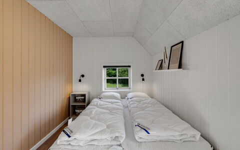 Giesela - 975M from the Sea: Legna, Pavimentazione, Soffitto, Camera Da Letto, Interior Design, Pavimento, Letto, Lenzuolo, Bedding, Telaio Del Letto