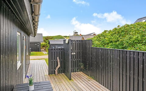 Köbes - 200M from the Sea: Appartamento, Shade, Balcone, Sedia, Recinzione, Mobili Da Esterno, Alluminio, Erba Sintetica