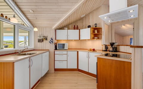 Zaga - from the Sea: Legna, Interior Design, Soffitto, Pavimentazione, Pavimento, Casa, Cucina, Camera, Cabinetry, Lampada