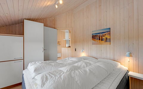 Zaga - from the Sea: Camera Da Letto, Legna, Interior Design, Soffitto, Letto, Camera, Pavimento, Lenzuolo, Bedding, Pavimentazione
