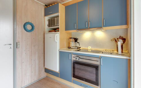 Thurgot - 720M to the Fjord: Legna, Interior Design, Controsoffitto, Pavimentazione, Pavimento, Cucina, Mobilia, Lavello, Camera, Cabinetry