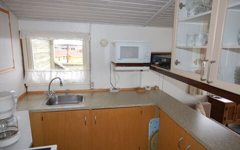 Annelotte - from the Sea: Cucina, Lavandino Della Cucina, Legna, Controsoffitto, Lavello, Elettrodomestico Da Cucina, Idraulico Fixture, Pavimentazione, Apparecchio Major, Cabinetry