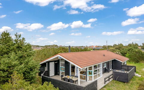 Andrie - 800M from the Sea: Arbusto, Urban Design, Groundcover, Brick, Appartamento, Estate, Muratura, Balcone, Landscaping