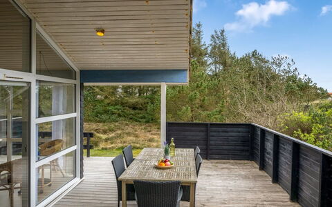 Andrie - 800M from the Sea: Arbusto, Urban Design, Groundcover, Brick, Appartamento, Estate, Muratura, Balcone, Landscaping
